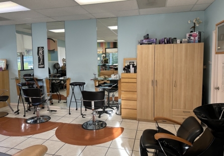 Hair salon shop for sale in Greenbrae shopping center 